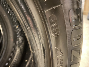 Комплект летней резины 225/50 R17 (3 фото из 5)