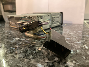 Автомагнитола Sony (2 фото из 3)