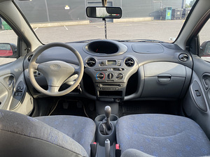 Toyota Yaris 2002a. 1.0 50kW manuaal (5 foto / 10)
