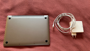 MacBook Pro 2017 8/256 ГБ i5 2,3 ГГц (2 фото из 5)