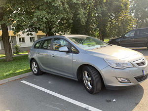 Opel Astra 2011 (1 фото из 8)