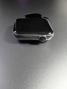 Apple Watch Series 4 GPS 44mm Graphite Aluminium aku.83% (6 foto / 10)