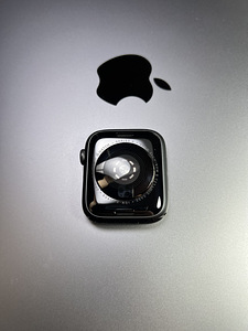 Apple Watch Series 4 GPS 44mm Graphite Aluminium aku.83% (8 foto / 10)