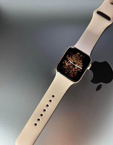 Apple Watch Series 4 GPS 40mm Gold Aluminium Aku.87% (2 foto / 7)