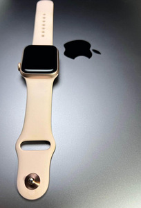 Apple Watch Series 4 GPS 40mm Gold Aluminium Aku.87% (4 foto / 7)