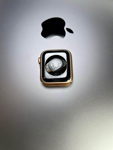 Apple Watch Series 4 GPS 40mm Gold Aluminium Aku.87% (5 foto / 7)