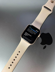 Apple Watch Series 4 GPS 40mm Gold Aluminium Aku.87% (6 foto / 7)