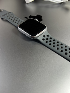 Apple Watch Series 4 Nike GPS 44mm Graphite Aluminium BH-78% (5 foto / 6)