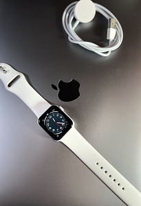 Apple Watch Series 4 GPS 40mm Aluminium Silver BH88% (1 foto / 5)