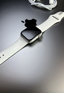 Apple Watch Series 4 GPS 40mm Aluminium Silver BH88% (2 foto / 5)