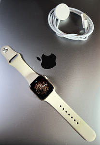 Apple Watch Series 5 GPS 40mm Aluminium Gold BH86% (2 foto / 5)