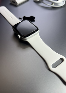 Apple Watch Series 5 GPS 44mm Aluminium Silver BH79% (2 foto / 6)
