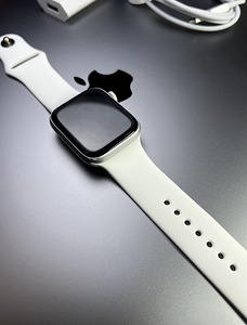 Apple Watch Series 5 GPS 44mm Aluminium Silver BH79% (6 foto / 6)