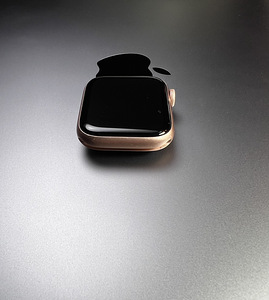 Apple Watch SE GPS 44mm Aluminium Gold BH72% (9 foto / 9)