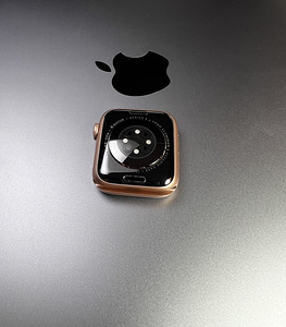 Apple Watch Series 6 GPS 40mm Gold Aluminium BH 87% (8 foto / 8)