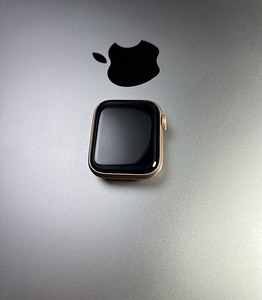 Apple Watch SE GPS 40 mm Gold Aluminum aku 88% (7 foto / 8)