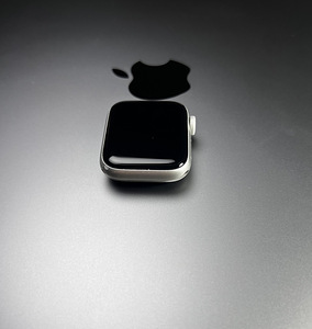 Apple Watch Series 5 GPS 40mm Aluminium Silver BH83% (6 foto / 8)