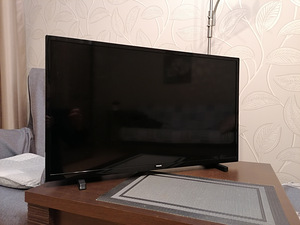 LED-телевизор Philips 32" (1 фото из 4)