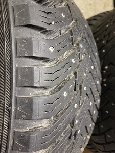 Naasterehvid Nokian 275/40 R21 (3 foto / 5)