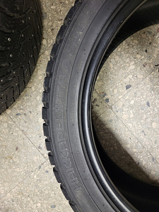 Naasterehvid Nokian 275/40 R21 (4 foto / 5)