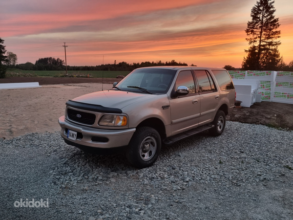 Ford Expedition (фото #1)