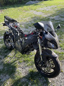 Honda cbr 1000rr 2006a (1 foto / 10)