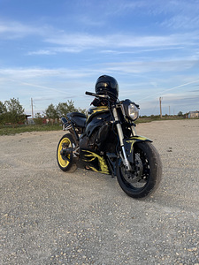 Yamaha r1 (1 фото из 6)