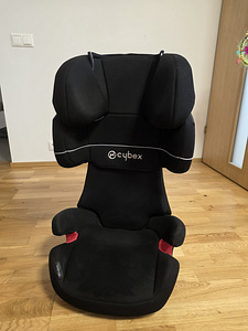 Cybex solution x-fix + Autoistme kaitsekate turvatooli alla. (1 foto / 4)
