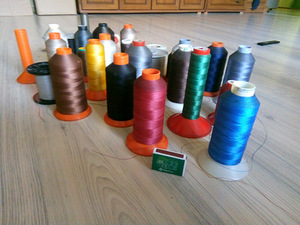 Erineva paksuse ja värvusega nailonniidid (2 foto / 4)