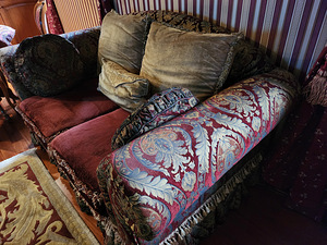 Диван 2 местный (2 фото из 2)