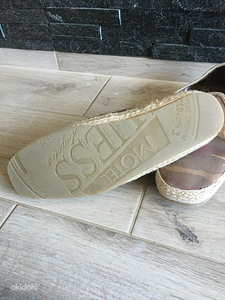 Слипоны Guess, размер 41-42 (2 фото из 3)