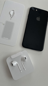 iPhone 7 jet black 128gb (1 фото из 4)