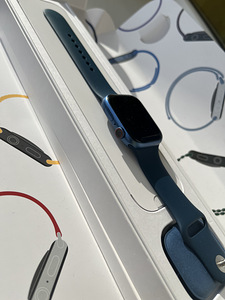 Apple Watch Series 7 45 mm GPS + LTE (1kuu vana) (1 foto / 2)