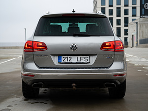 Volkswagen Touareg (4 foto / 14)