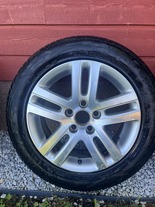 Продаются хорошие литые диски Volkswagen 16” с новыми летним (2 фото из 6)