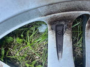 Продаются хорошие литые диски Volkswagen 16” с новыми летним (5 фото из 6)