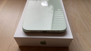 Apple iPhone 12 128GB зелёный (6 фото из 8)