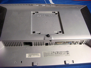 Dell Ultrasharp 2208WFPt monitor (3 foto / 3)