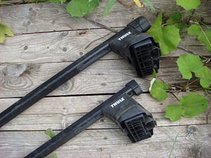 Thule , Toyota katuseraamid 120cm , 135cm (10 foto / 10)