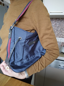 Сумка Tommy Hilfiger (10 фото из 10)