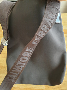 Salvatore Ferragamo meeste kott (8 foto / 9)
