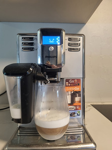 Кофемашина Philips LatteGo EP5333 (2 фото из 5)