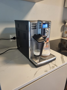 Кофемашина Philips LatteGo EP5333 (5 фото из 5)