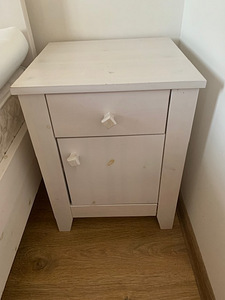 Täispuidu voodi madratsiga + öökapp + riiulikapp (3 foto / 4)
