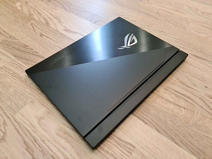 ASUS ROG Zephyrus Ultra S i7-8750H/RTX 2080 Q-Max/16 GB DDR4 (4 foto / 8)