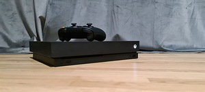 Võimsaim! Xbox One X 4K 1TB mängukonsooli komplekt + GTA V (2 foto / 7)