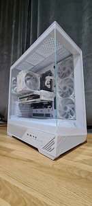 Polar Star! i7-12700K/16-32GB/NVMe/RX7600 - RX 9070XT (8 foto / 8)