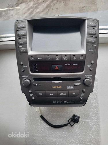 Экран на Lexus is220d-250i (фото #1)