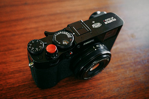 Fujifilm X100V, Must (1 foto / 5)