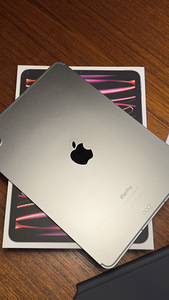 Apple iPad Pro 11 (2022) 256GB Wifi+5G, kõik lisad (3 foto / 5)